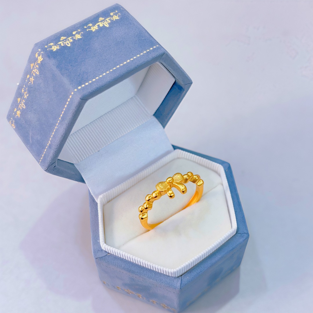 Matte ring with bow