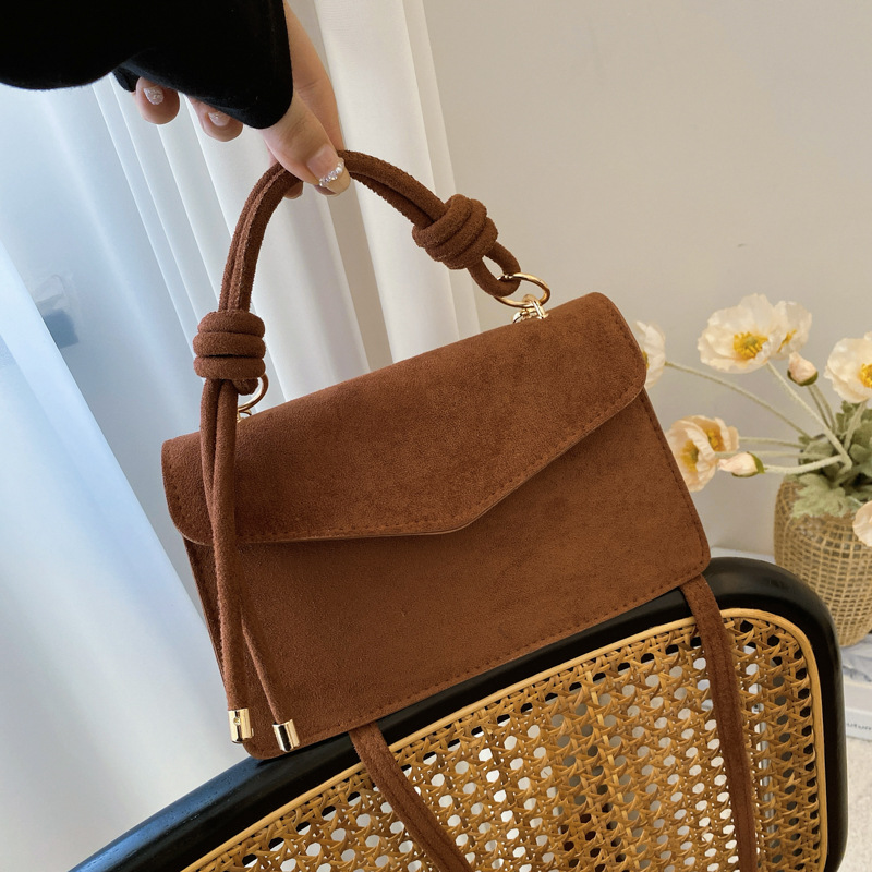2024 otoño y invierno temperamento diseño de moda de un solo hombro aire extranjero color sólido retro textura simple bolso portátil