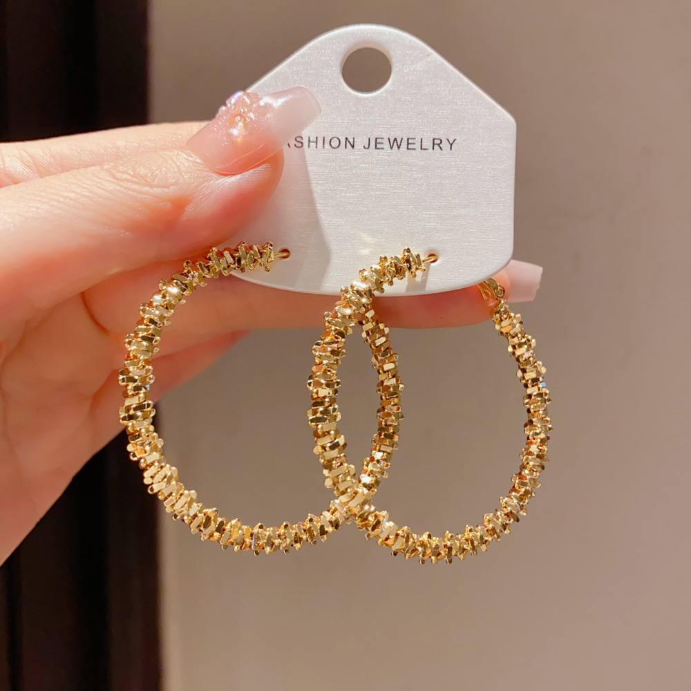 De estilo europeo y americano de lujo de luz exagerada retro metal plata pendientes de las mujeres de moda elegante personalidad único de alto grado en línea de la celebridad pendientes