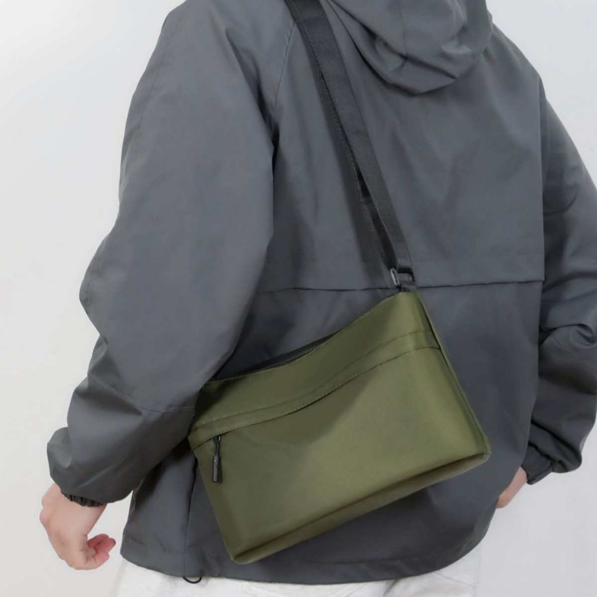 Cross-Border Men's Shoulder Bag, Simple and Stylish Crossbody Bag, Large Capacity, Water-Repellent, Casual Sports Travel Small Square Bag