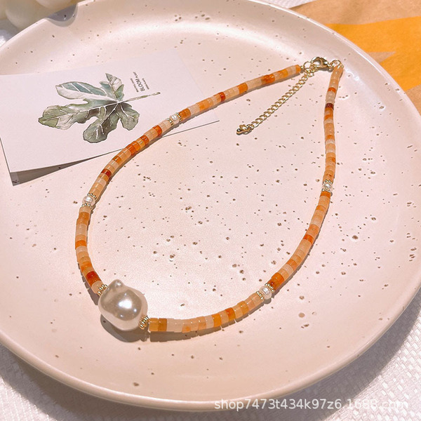 Design retro necklace from pearl