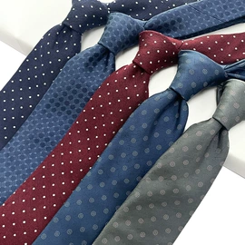 领带;领结/领花;口袋巾