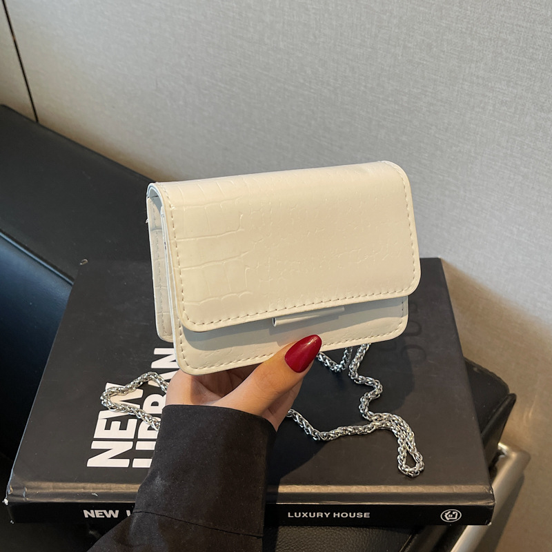 Mini bolso pequeño de charol para mujer 2025 nuevo bolso cuadrado pequeño de sentido avanzado de la moda bolso cuadrado pequeño de mensajero de cadena con patrón de piedra