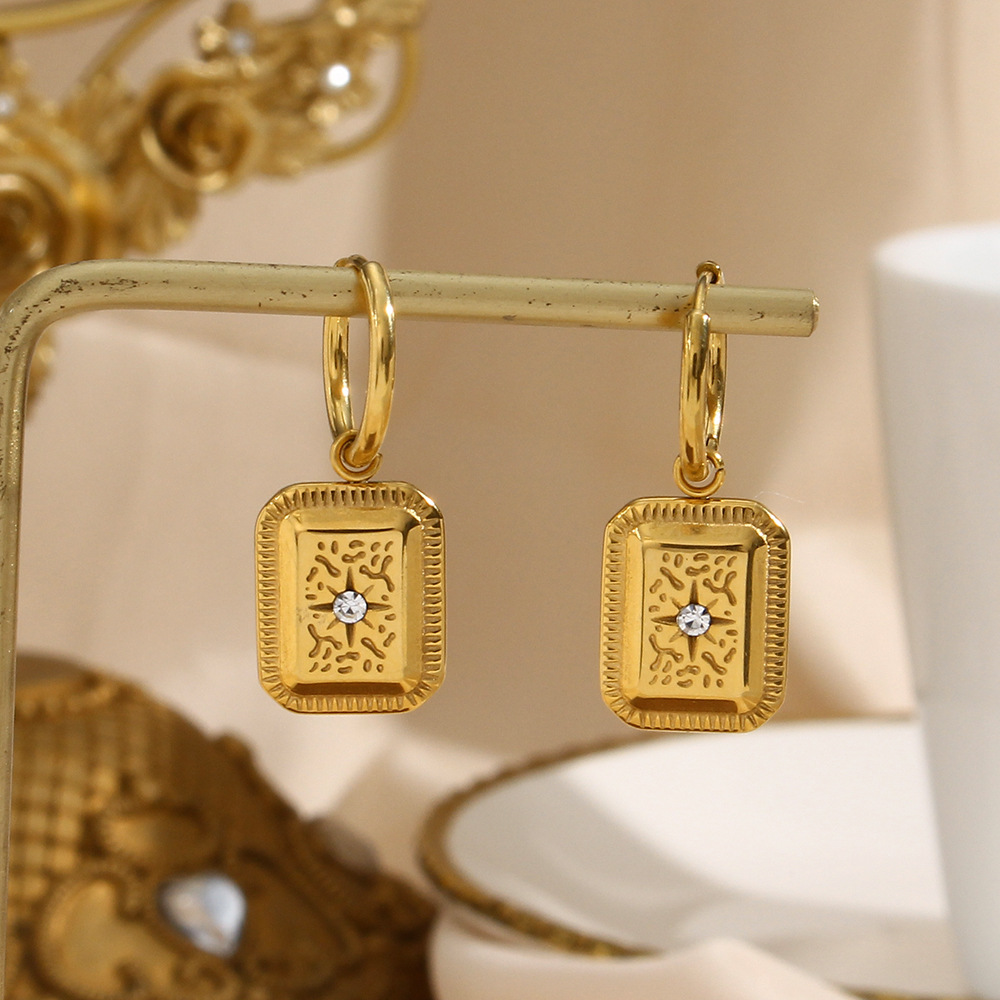 Fashion Stainless Steel Thick Straps Ornament Retro Detail Pattern Zircon Three Pendant Chain Neckla