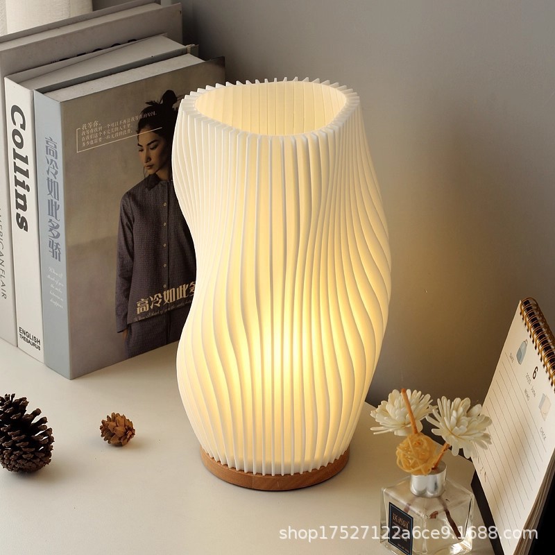 Lámpara de escritorio simple lujosa moderna nórdica de alto valor de la atmósfera de protección de ojos crema decoración de escritorio lámpara de noche