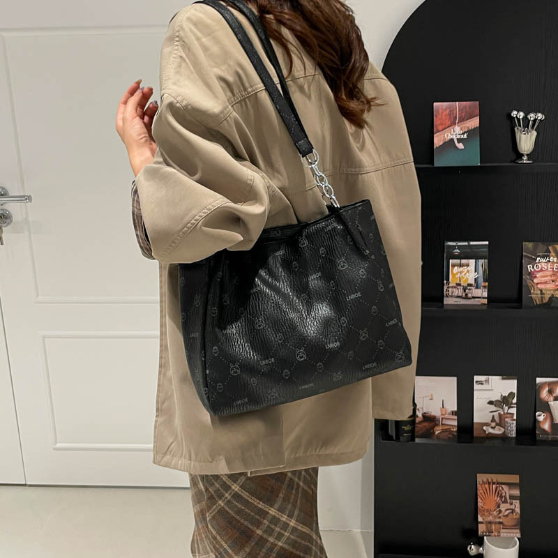 包包女通勤托特包跨进新款潮流时尚单肩包大容量简约复古印花女包|undefined