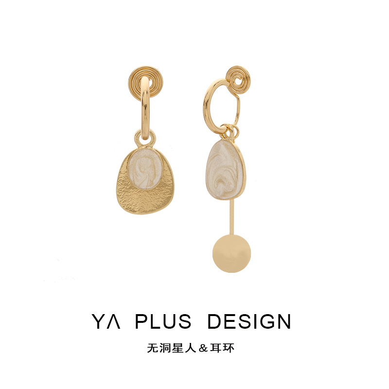 Asymmetrical geometric pendant