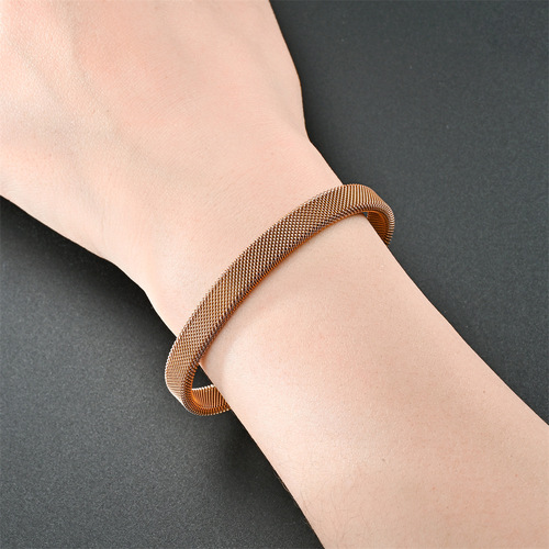  European and American fashion cross-border special niche wire mesh mesh C-shaped opening bracelet source manufacturers will give priority to large quantities