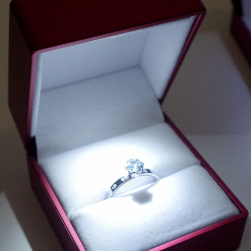 LED luminous diamond ring box, proposal ring box, wholesale jewelry box with light, jewelry box, necklace box, bracelet gift box