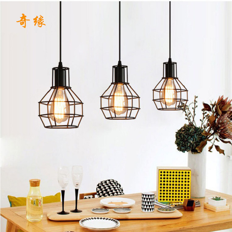 Grenade-shaped single-head and three-head iron cage industrial style pendant light for restaurants, bars, clothing stores, hot pot restaurants, and loft-style lighting fixtures.