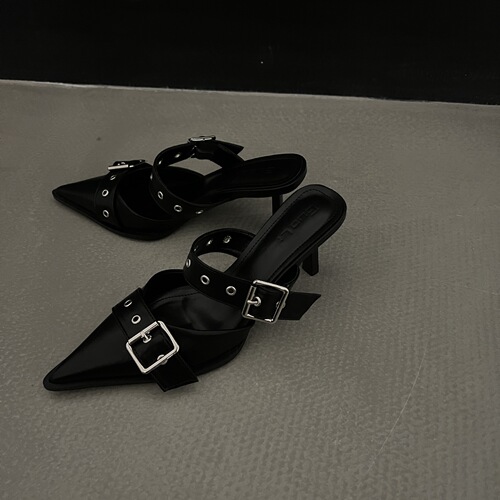 Pointed-toe stiletto heels, 2025 summer fashion, silver-colored, for outdoor wear, high-end leather belt-strap design, new closed-toe sandals for women.