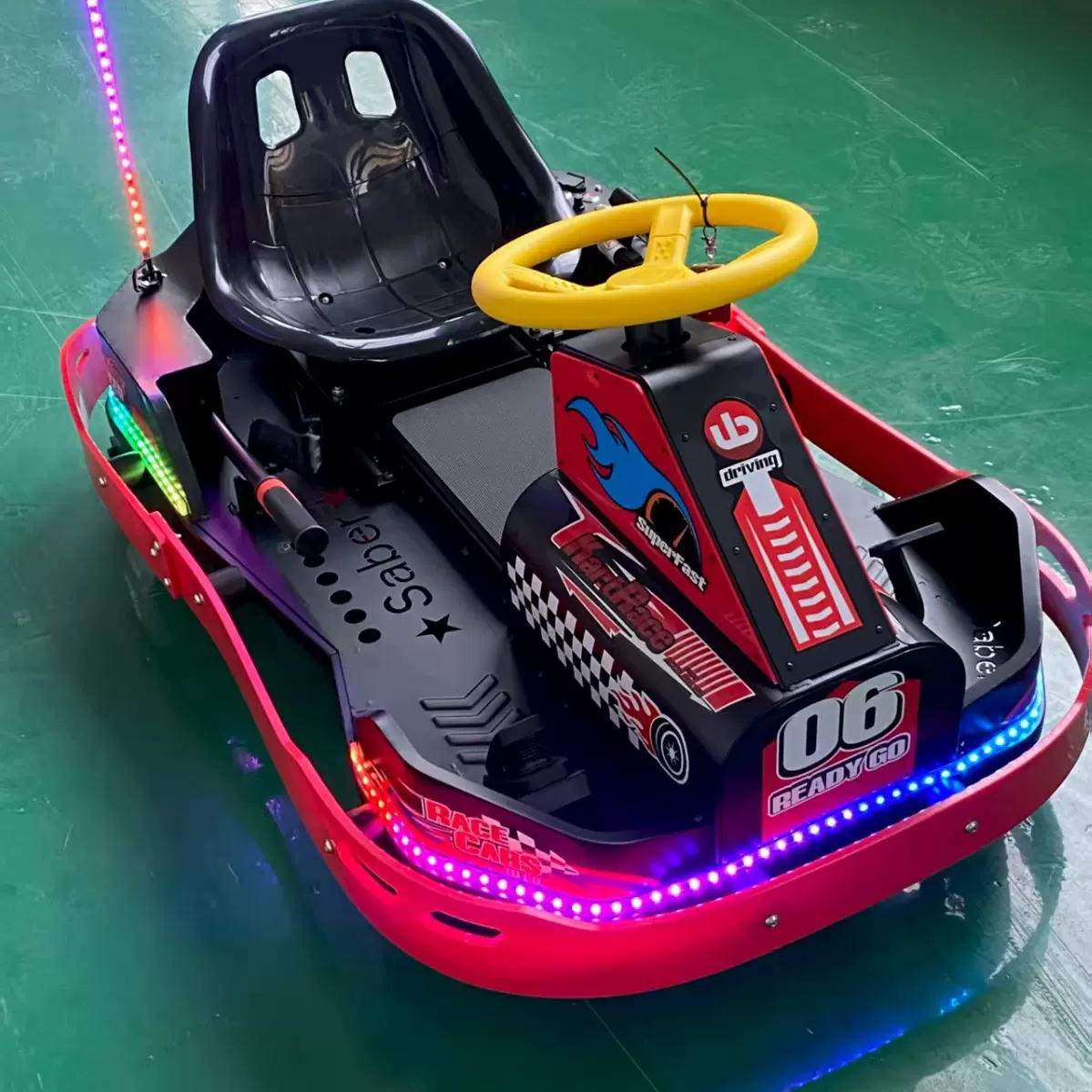 锂电池儿童电动漂移车室内碰碰车户外广场设备商用电动小孩卡丁车