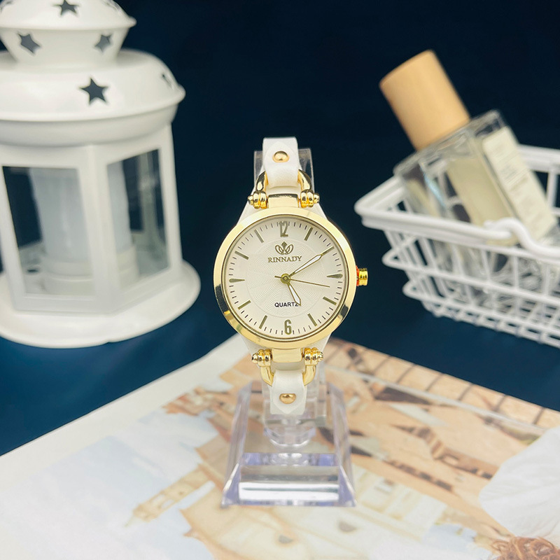 国境を越えた対外貿易の新型パンクリベットさんの腕時計は、カジュアルでシンプルな細いベルト石英時計卸売りを生放送している