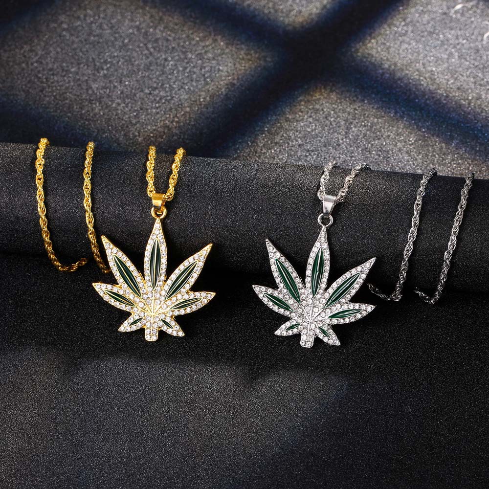 Moda europea y americana moda hip hop rock diamante pintura aceite hoja de arce collar transfronterizo luz lujo estilo unisex clavícula cadena