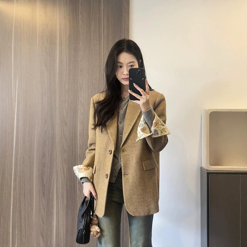 Stunning early autumn plus-size Korean-style high-end suit jacket and casual jeans set for women Stunning early autumn plus-size Korean-style high-end suit jacket and casual jeans set for women