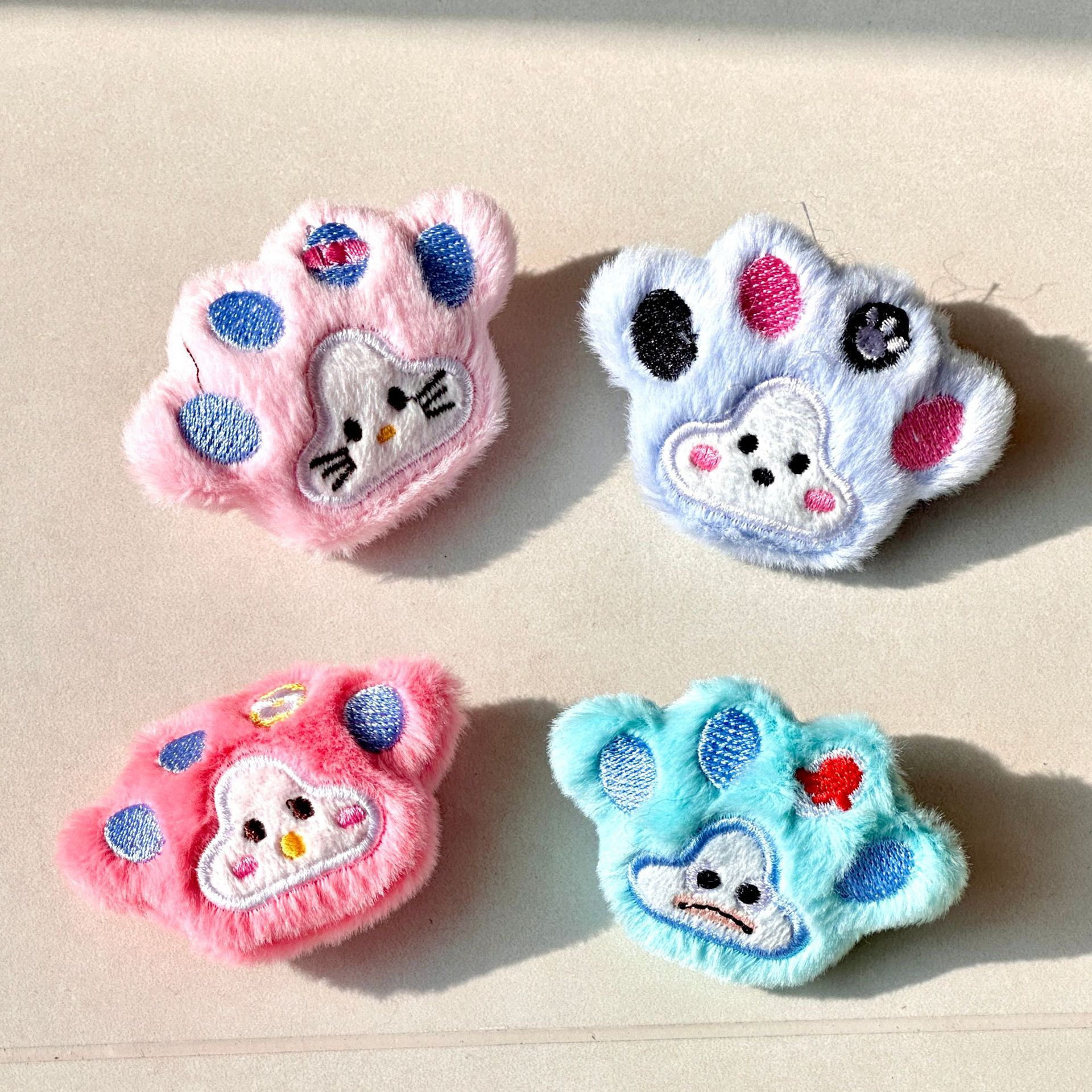 Capibala broche de peluche en línea lindo bolso ropa decoración pin DIY muñeca del delfín colgante muñeca