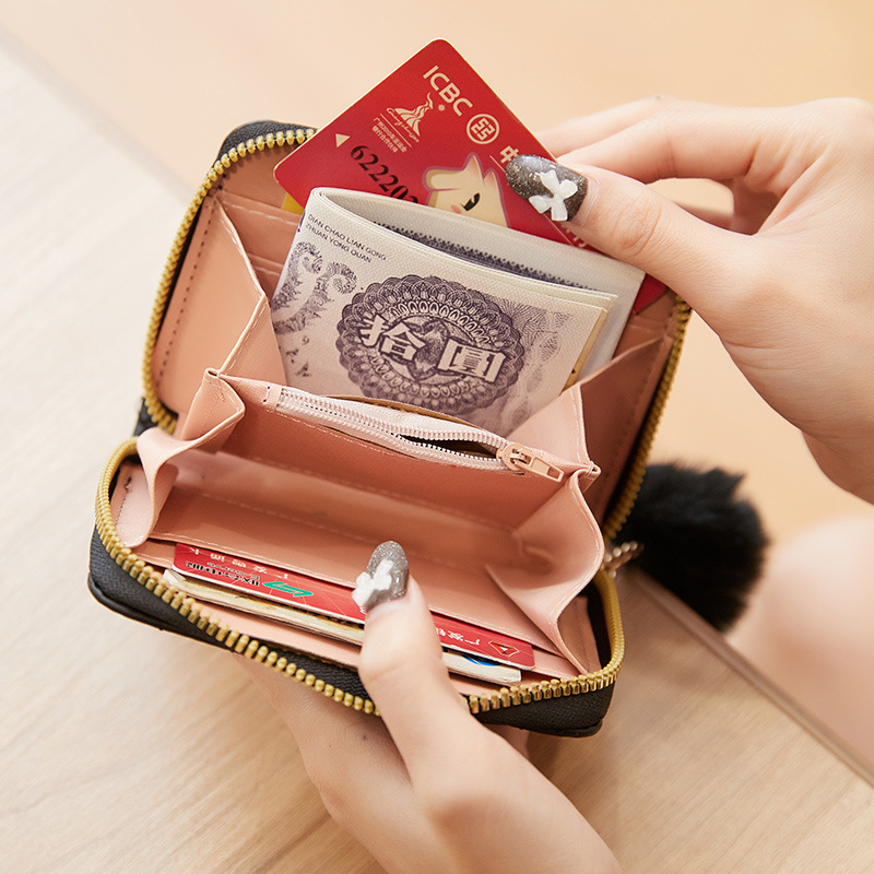 2023 nueva mujer billetera corta multi-tarjeta coreana bolsa de mano con cremallera bolsas de peluche de diamante cambio bolsa de mujer al por mayor