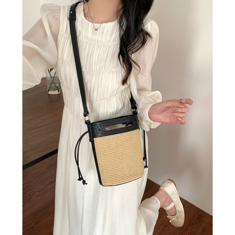 Crowdsourced Design Grass für Frauen 2024 Neue Farbkontrast-gewebte Bucket Crossbody-Umhängetasche für Damen zum Pendeln_voghion.com