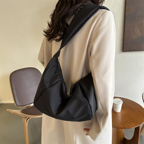 Lifestyle Large Capacity Wide Shoulder Strap Oxford Cloth Bag 2024 Trendy Design Crepe Folded Dumpling Bag Single Shoulder Crossbody Bag for Women