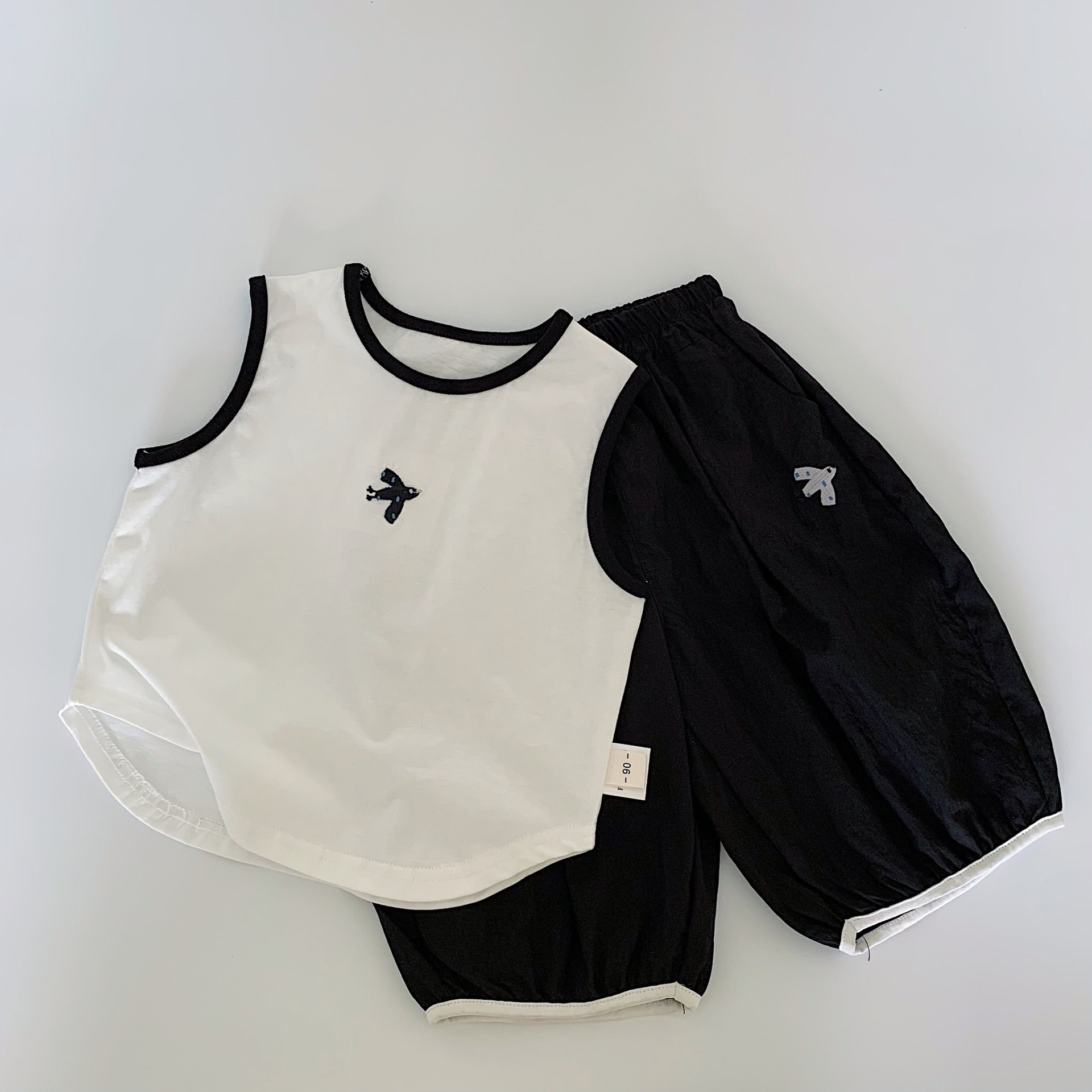 Traje sin mangas de verano para niños Maibao 2025 nuevo chaleco de algodón para niños coreanos de dos piezas de moda de verano para niños