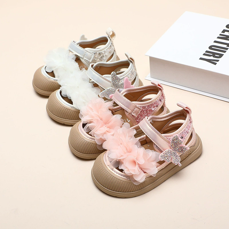 Девушки кружевные цветы с открытыми пальцами принцессы сандалии 2025 лето новый стиль удобный вырезает однотонные тональная обувь для малышей