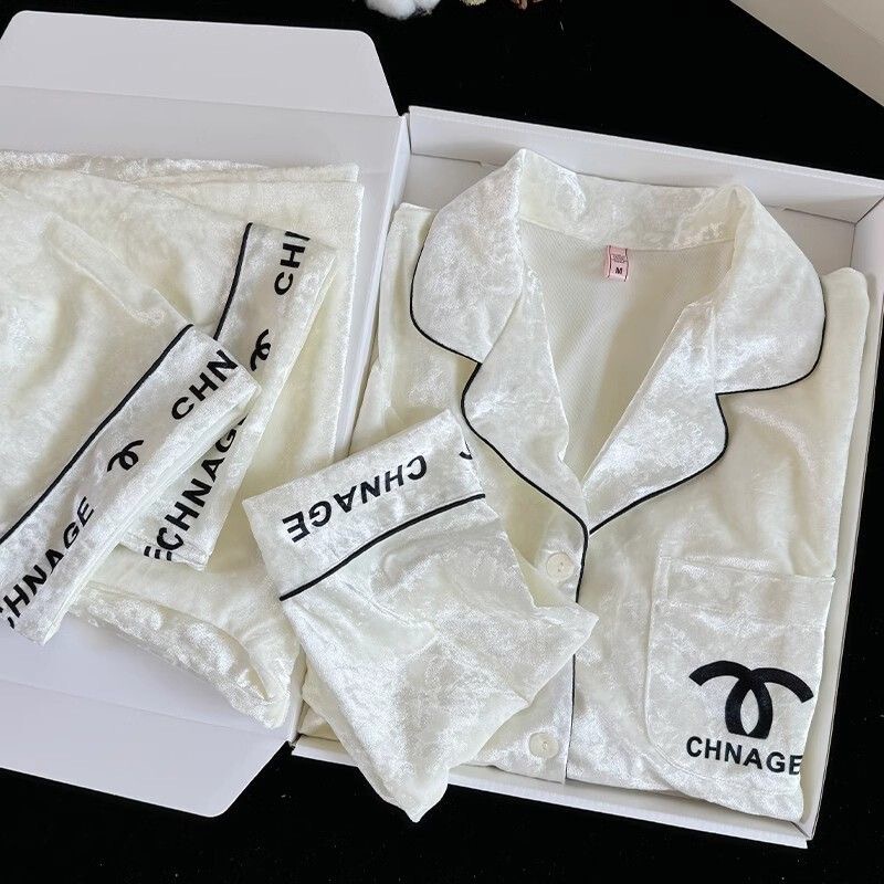 Camellia Pajamas Women's Spring and Autumn Long Sleeve Gold Velvet Internet Celebrity Style 2025 New Autumn and Winter Women's Suit Home Clothing Camellia Pajamas Women's Spring and Autumn Long Sleeve Gold Velvet Internet Celebrity Style 2025 New Autumn and Winter Women's Suit Home Clothing