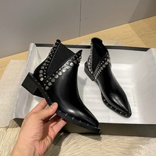 欧美粗跟短靴女秋冬皮靴2025新款及踝靴中跟铆钉尖头切尔西短靴女