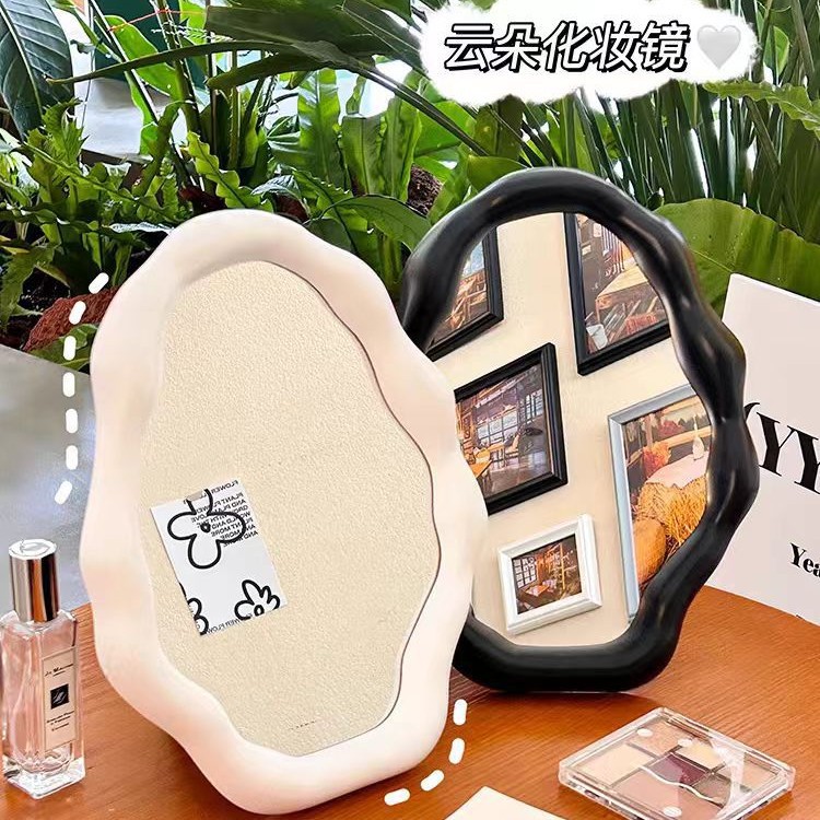 Espejo de maquillaje de nubes de forma alienígena escritorio irregular espejo pequeño vientos de crema dormitorio de estudiantes espejo de escritorio