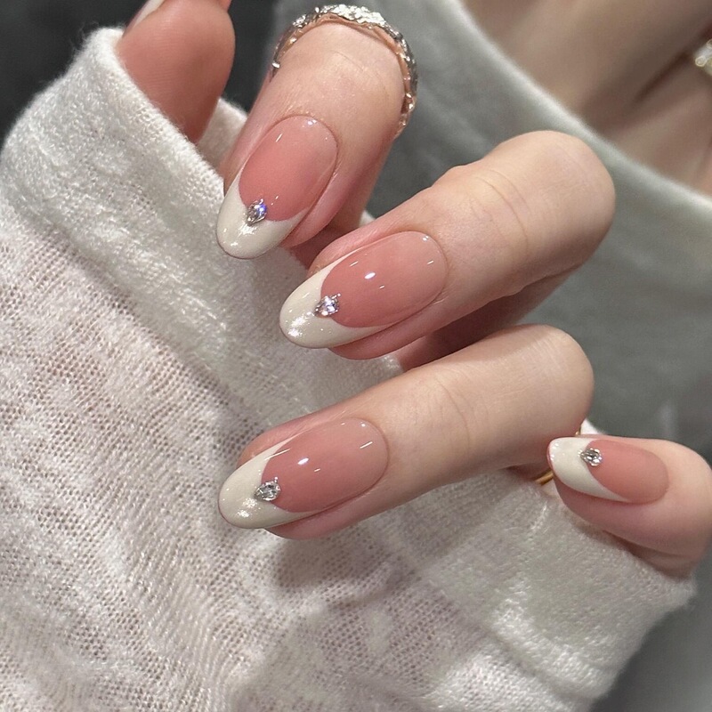 Ins-Style Hailey French-Style Pure Handmade Wearable Nails, Elegant Short Design, High-End Simple Nail Art, Fake Nail Tips Wholesale Ins-Style Hailey French-Style Pure Handmade Wearable Nails, Elegant Short Design, High-End Simple Nail Art, Fake Nail Tips Wholesale