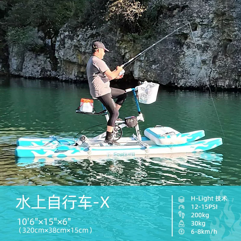 Одиночный велосипед воды суп велосипеда воды человека каяк велосипеда воды круиза раздувной красный живописный