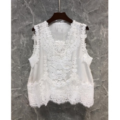 亜麻は白い小さいベストの女性のヨーロッパの商品の夏の日の糸のレースの上着の2025新商品の気質の百合のシャツをつなぎ合わせます。