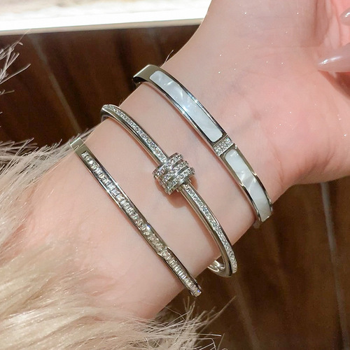 Titanium steel bracelet does not fade, starry silver bracelet for women, versatile, high-end, fashionable, full diamond stainless steel bracelet
