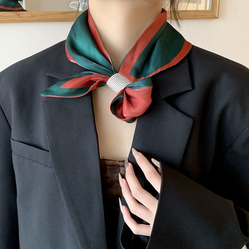 Pañuelo de seda, sentido de alta calidad, primavera y verano, nuevo temperamento, bufanda decorativa profesional, bufanda de oreja perforada perezosa con incrustaciones de diamantes finos