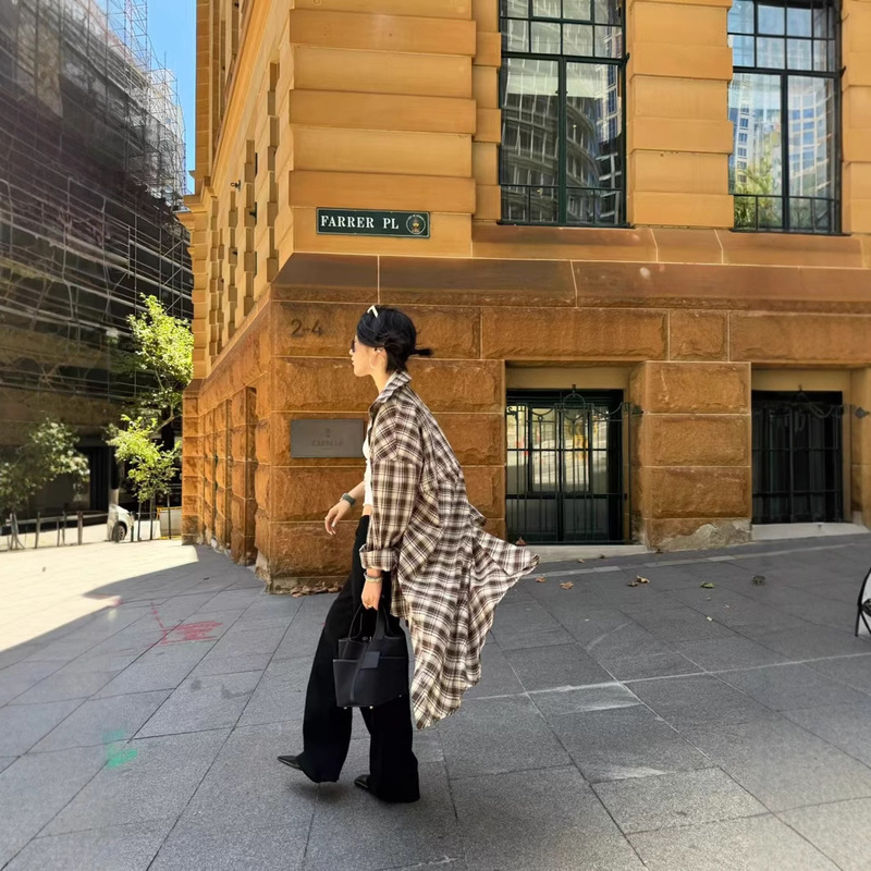 Spring and summer 2025 simple retro brown plaid stitching lazy loose shirt blouse