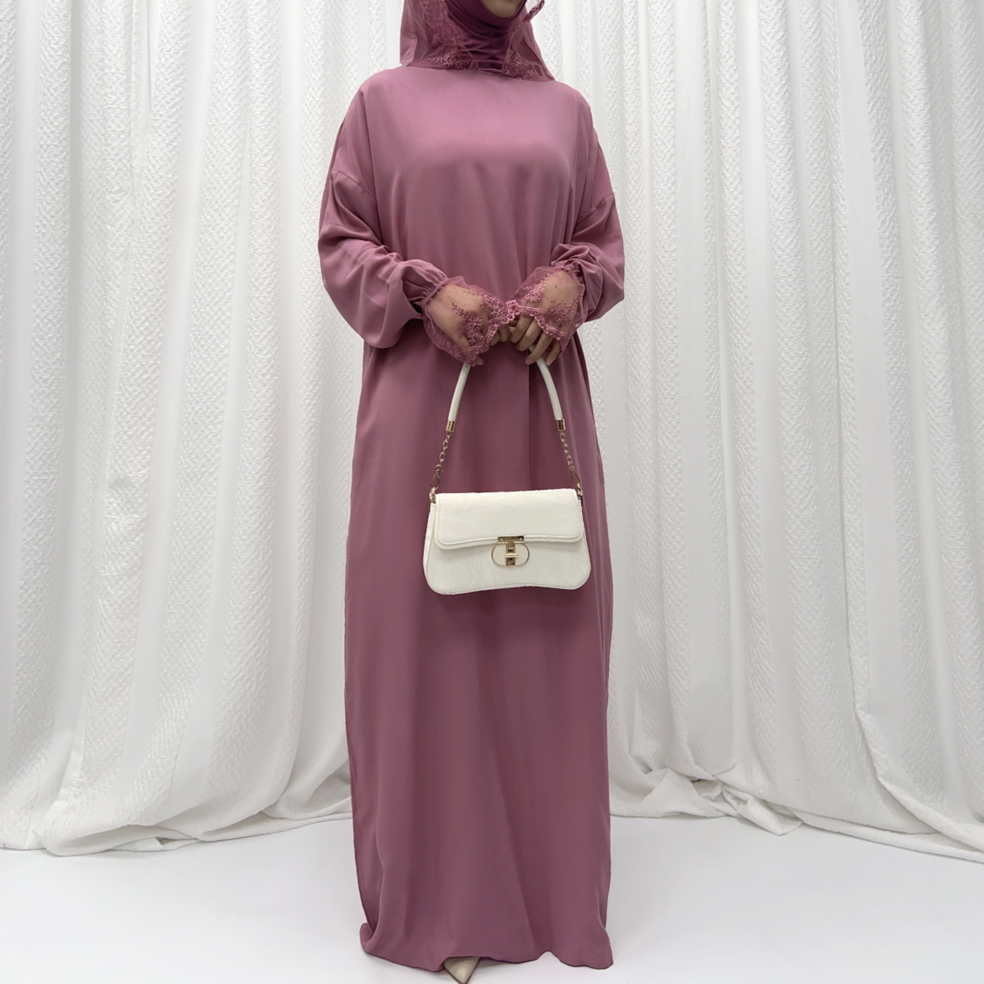 Muslimisches Damenkleid, einfarbig, langes Gewandkleid mit Kapuze, locker fallend, muslimische Mode mit langen Ärmeln und Spitzenbesatz_voghion.com