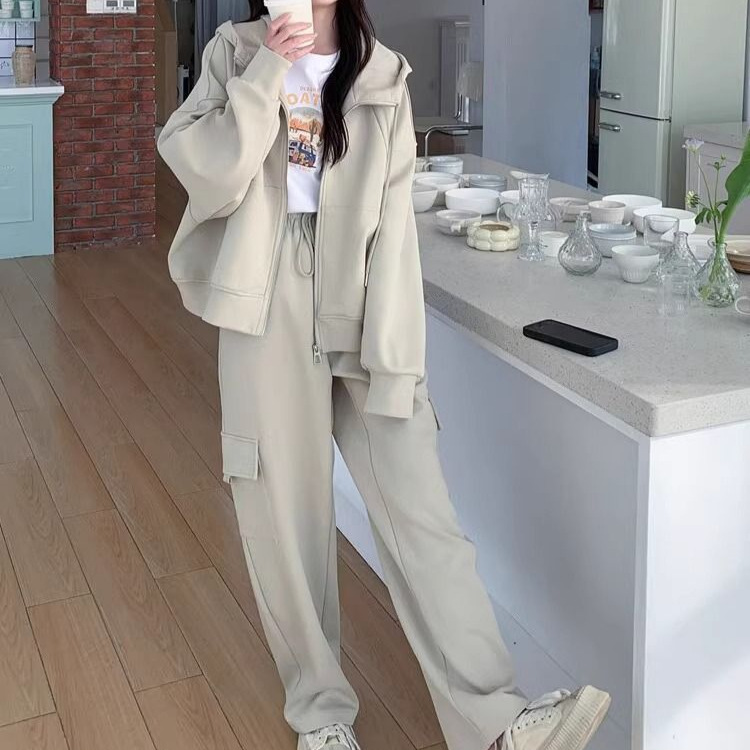 Plus-Size Autumn Stylish Age-Reducing Sweatshirt Casual Sports Suit for Women, Fashionable Slimming Two-Piece Set for Curvy Women 1.0-150kg