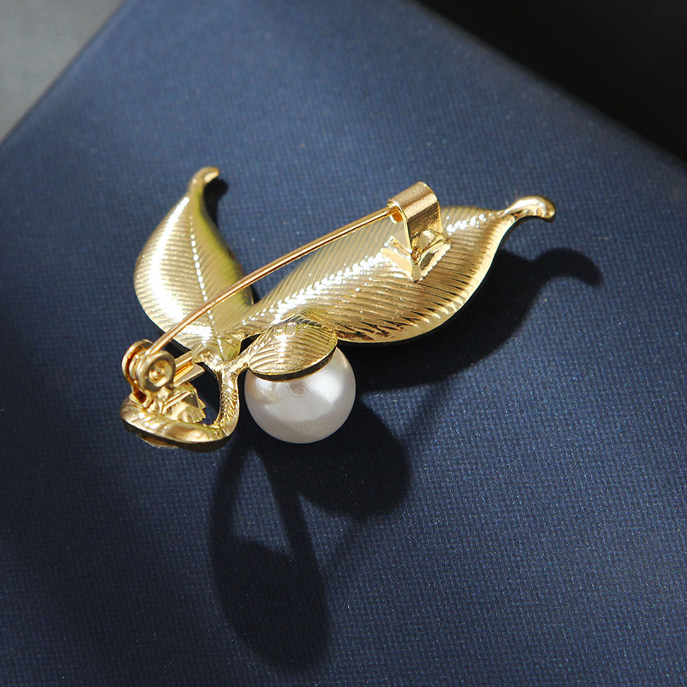 Fashion Women's Pearl Leaf Brooch Gold Rhinestone Alloy Clothing Fixed Accessories Anti Exposure Pin Collar Pin_voghion.com