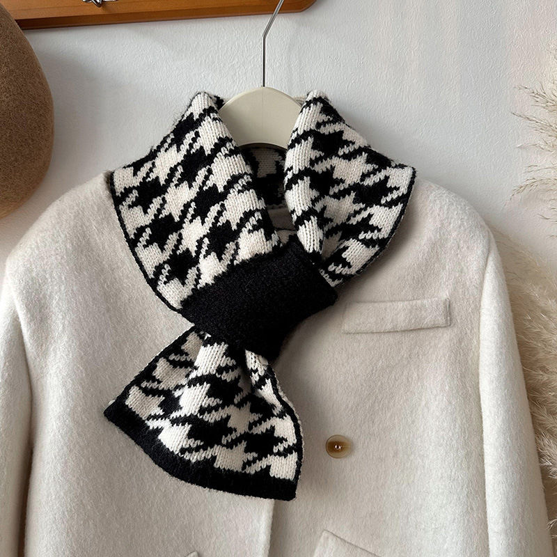 Nueva pata de gallo de punto pequeña bufanda para las mujeres Otoño e Invierno estilo coreano versátil cálido cuello perforado Protección decorativa bufanda collar