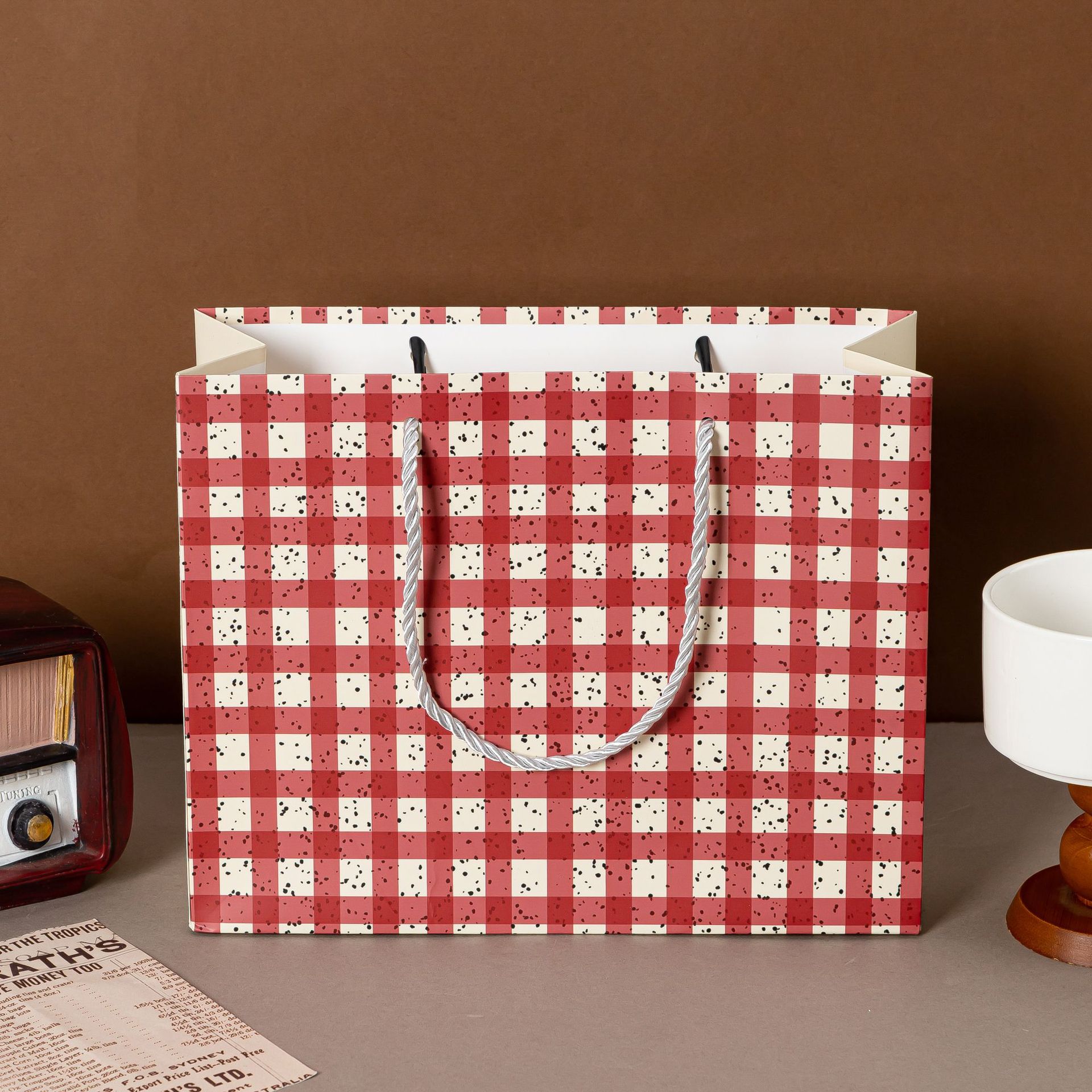 Nuevas bolsas de regalo horizontales una variedad de bolsas de regalo de alta calidad para regalos de fábrica general venta directa al por mayor