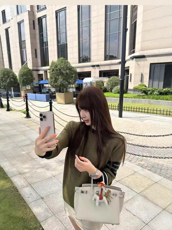 高品质~2025TB新款秋冬季四杠条纹长袖拼色圆领上衣百搭毛毛衣女|undefined