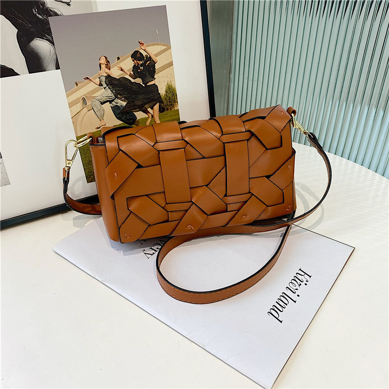 Small Design Woven Women's Bag 2023 Autumn/Winter New Texture Fashion Shoulder Bag Personalized Crossbody Bag_voghion.com