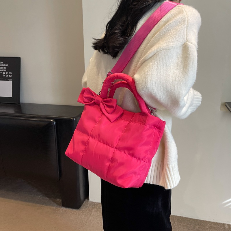 Gran capacidad de moda simple retro bolso plisado 2023 Otoño e Invierno nuevo todo-fósforo hombro crossbody bolsa