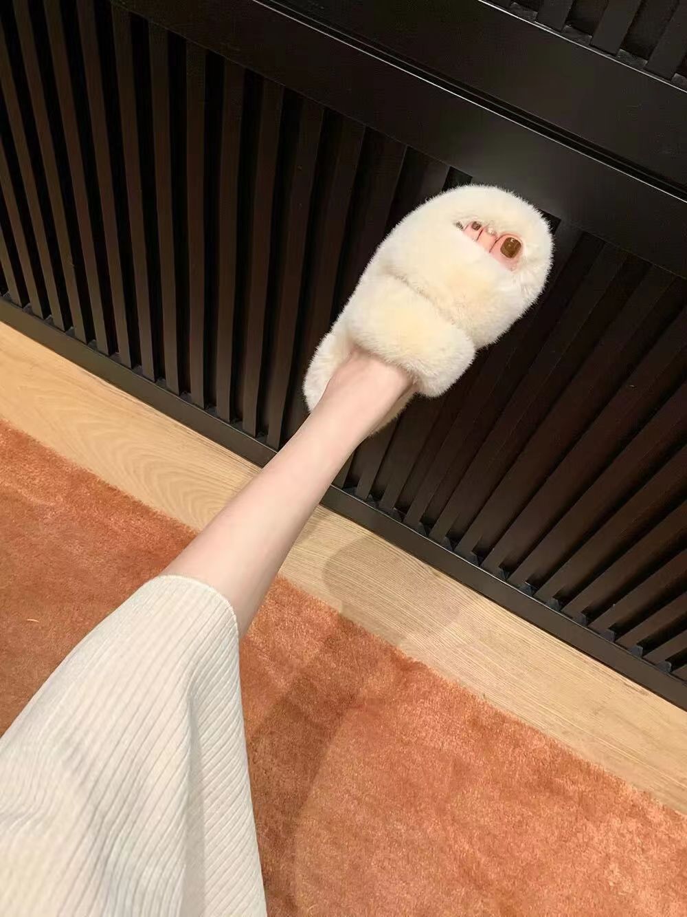 Zapatillas de felpa para mujer 2023 nuevo estilo coreano ins zapatos de moda Otoño e Invierno Zapatillas de algodón para el hogar de moda Zapatillas de lana para mujer