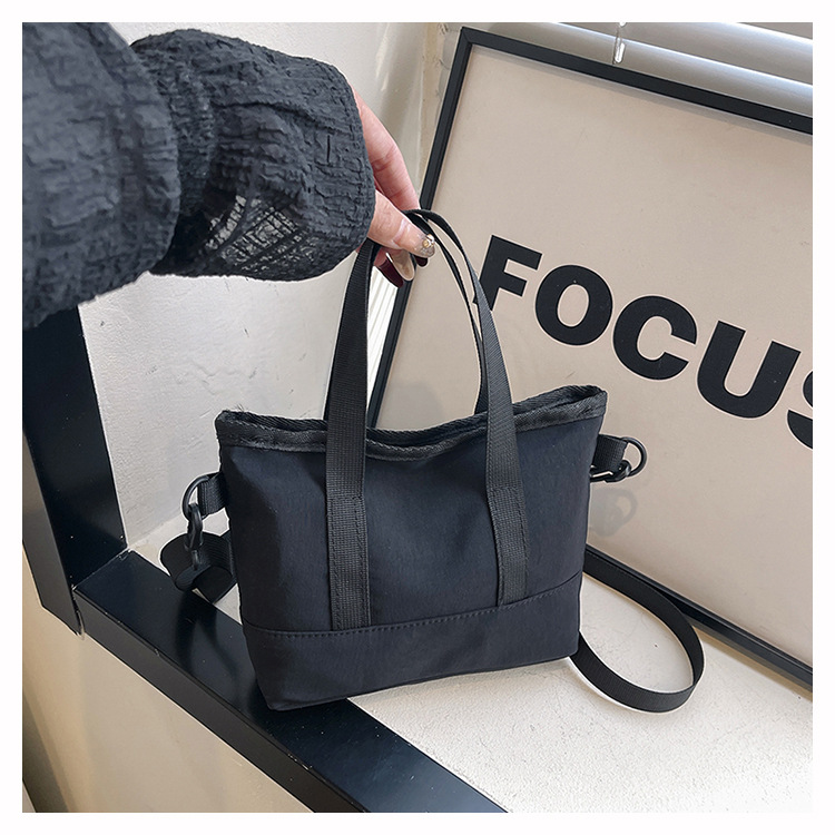 Women's Nylon Color Block Basic Sewing Thread Square Zipper Crossbody Bag display picture 17