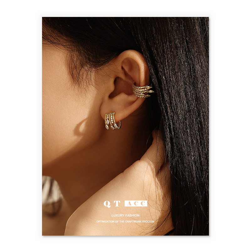 Bronce chapado en oro real 18K retro lujo ligero estilo de zircón incrustado pendientes de torsión de múltiples capas clip de hueso de orejas mujeres image 5