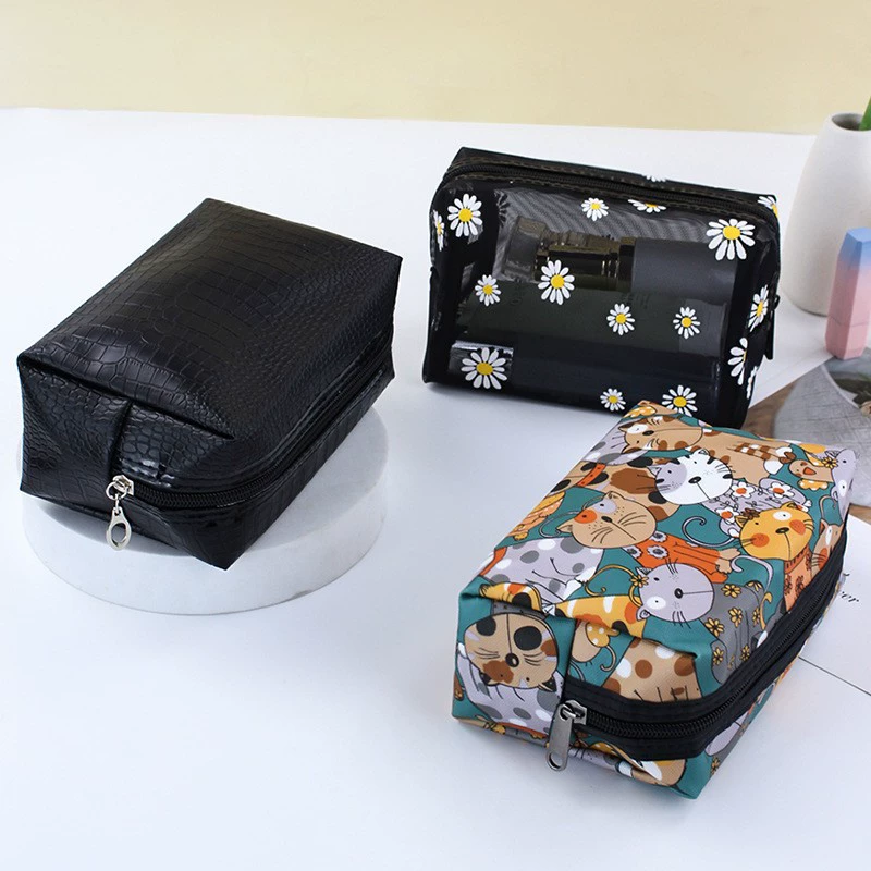 Multicoloured handheld capacious fashionable storage system, organizer bag to go out