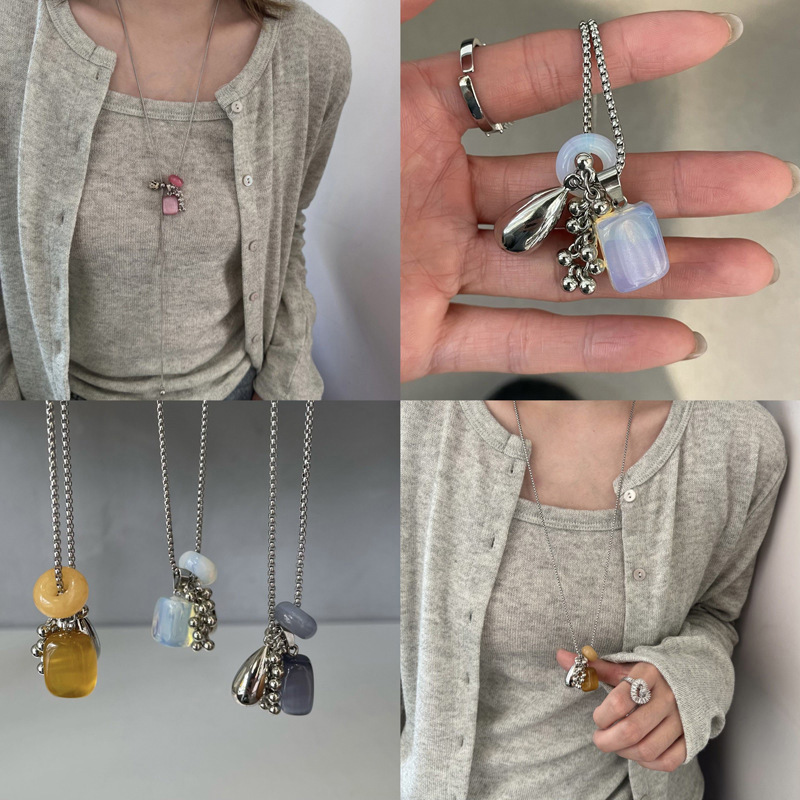 Collar colgante de cadena de uva de piedra de acero de titanio, cadena de clavícula de todo fósforo simple y de moda, cadena de suéter de sentido avanzado de nicho