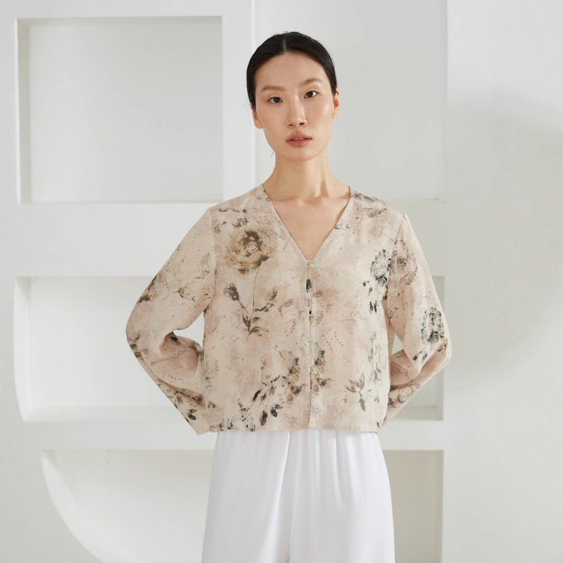 In Stock: Women's 100% Silk Crepe V-Neck Printed Sun Protection Cardigan, Loose-Fitting Slimming Jacket for Summer In Stock: Women's 100% Silk Crepe V-Neck Printed Sun Protection Cardigan, Loose-Fitting Slimming Jacket for Summer