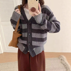 2025秋冬新款针织毛衣加厚开衫灰色条纹V领休闲宽松韩版外套女装