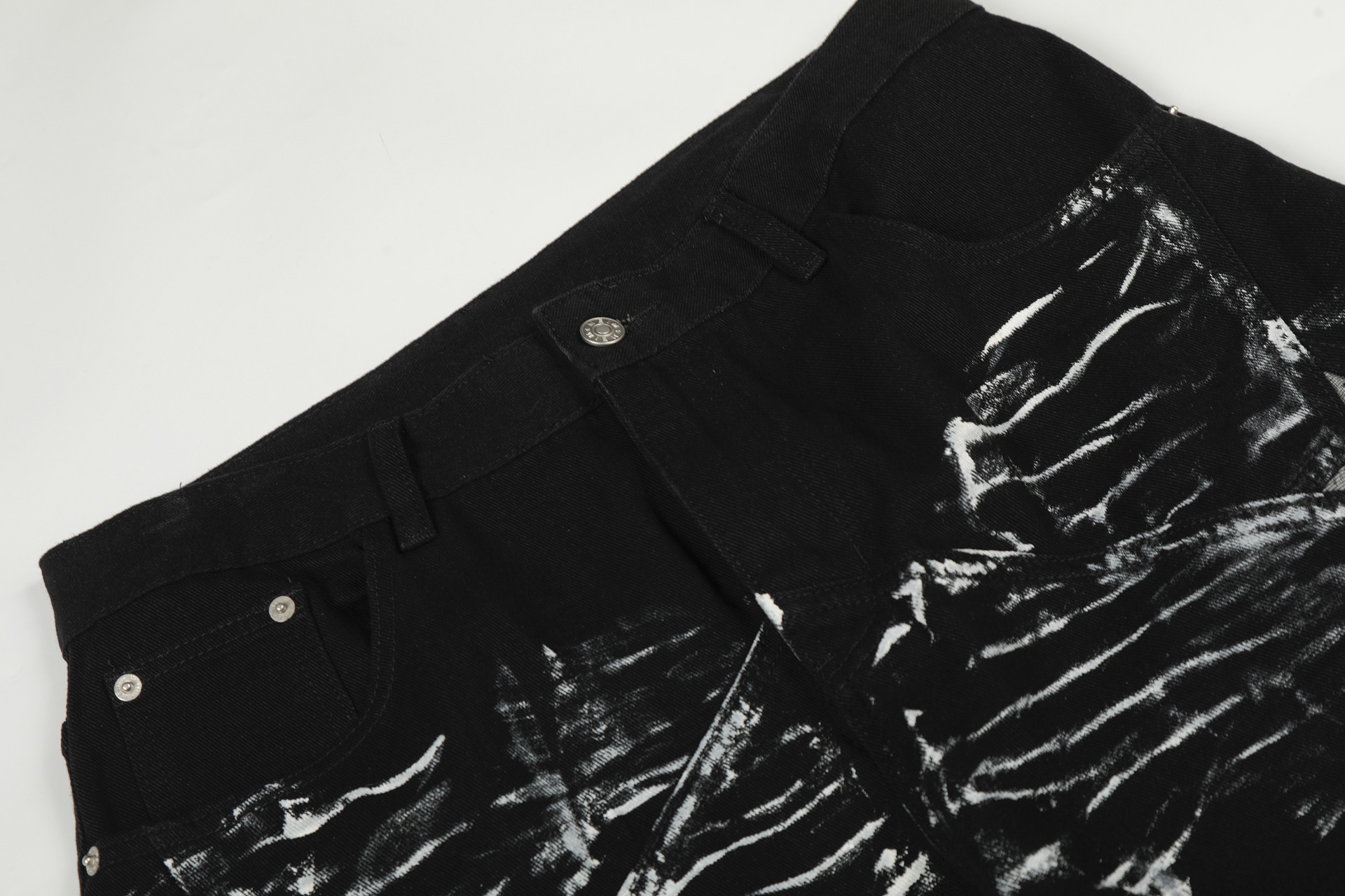 Jean en denim noir délavé, coupe ample, jambe droite, style vintage, effet peinture éclaboussée, pour homme et femme._voghion.com